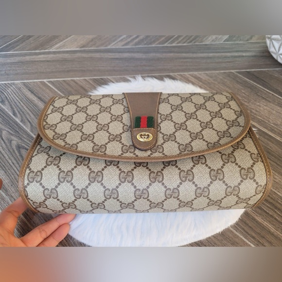 Vintage GUCCI Clutch - Picture 4 of 16